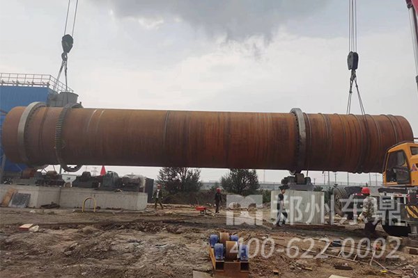 山西大同煤泥烘干機設備吊車安裝現(xiàn)場